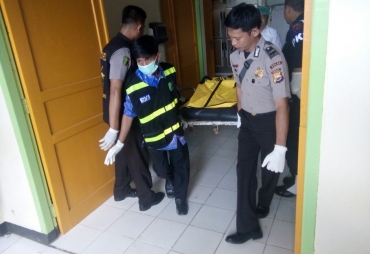 Tampak Korban Dibawa Kerumah Sakit Bayangkara Untuk Diotopsi