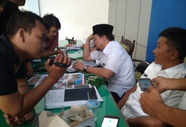 Kadis PU Saat diwawancarai Awak Media