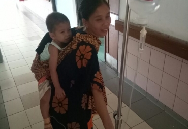 Keluarga pasien saat mengendong Buah Hatinya