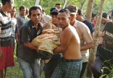 Tampak Korban Sudah dievakuasi Masyarakat sekitar