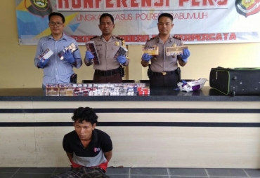 Tampak jajaran kepolisian amankan pelaku 