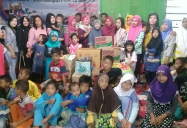 Tampak Pengurus Biboti foto bersama dengan anak Panti asuhan