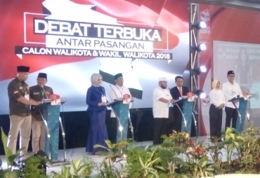 Tampak Keempat Paslon yang hadir debat terbuka