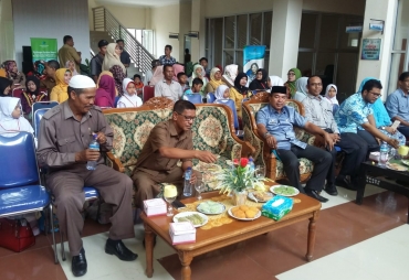Kepala Perpustakaan dan Kearsipan Aceh Utara Drs. Amir Hamzah usai Membuka Lomba Bercerita Tingkat SD/MI se Aceh Utara