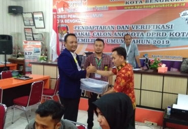 Pendaftaran Nasdem Kota ke KPU