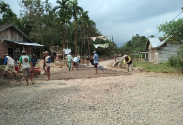 Tampak Pengerjaan Jalan Tengah Berlangsung