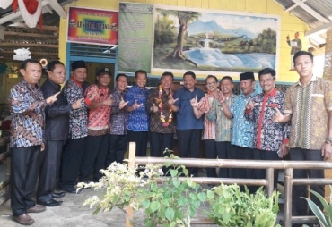 Foto Bersama Bupati dan Tim Juri