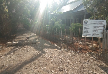 Tampak Pengerjaan Jalan Tengah Berlangsung