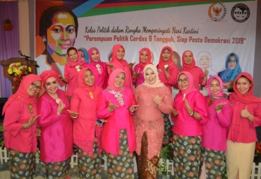 Foto Bersama Riri Damayanti 