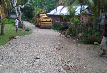 Tampak Pengerjaan Jalan Tengah Berlangsung