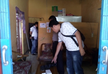 Tampak Pihak Kepolisian Lakukan Olah TKP