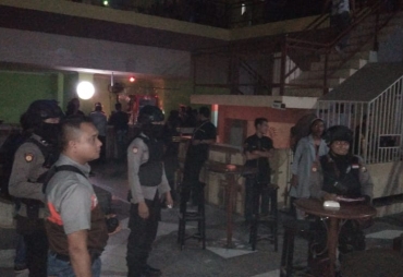 Pihak Kepolisian Melakukan Pemeriksaan