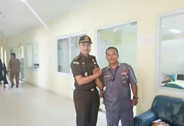 Tampak Robinson Bersama Kasi Intel Kejari Kampar