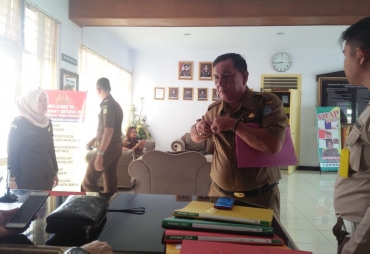 Tampak Sekda BU Haryadi saat mendatangi Kajati sebagai Saksi