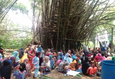 Tampak Warga Memadati Lokasi