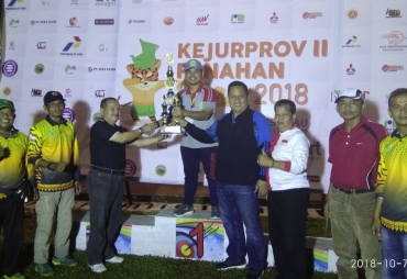 Penyerahan Piala 