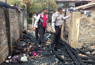 Polisi Melakukan Olah TKP