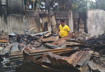 Warga korban kebakaran menanti Uluran Tangan sang Dermawan