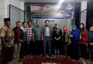 Usai Acara Anggota DPR RI dr.Anarulita Muchtar foto bersama