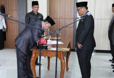 Tampak Sekda Prov memimpin Pelantikan Pejabat OPD