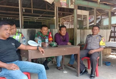 Babinsa dan Bhabinkamtibnas Gelar Komsos