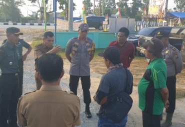 Kapolres Kampar Bersama DLHK Serahkan 10 Unit Mesin Pompa Air