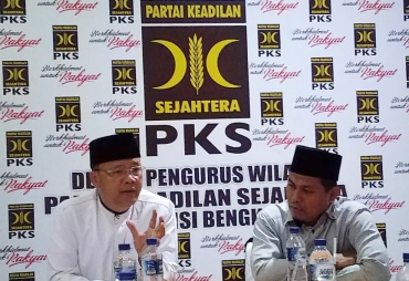 Gubernur Bengkulu Rohidin Mersyah tampak sedang berdiskusi dengan Pengurus DPW PKS