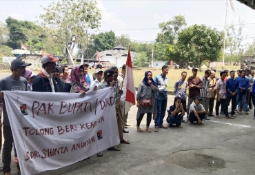 Warga Sungai Baung Unjuk Rasa di Depan Gedung DPRD