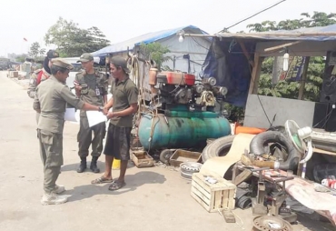 Satpol PP Tertibkan Bangunan Liar Sepanjang Jalan Interchange 