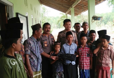 Polsek Tumijajar Gelar Bakti Sosial