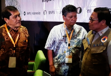 Bupati Karo Terkelin Brahmana didampingi Kalak BPBD Ir Martin Sitepu memberikan keterangan terkait  kunker kepala BNPB ke Kabupaten Karo Bulan Oktober 2019