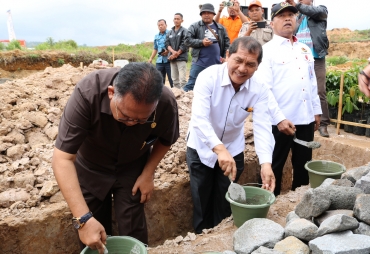 Kepala BNPB Letakkan Batu Pertama Huntap