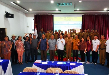 Bupati karo Terkelin Brahmana didampingi kepala Bappeda Ir Nasib Sianturi Msi resmi membuka lokakarya program Kotaku tahun 2019 di Hotel Rudang Berastagi