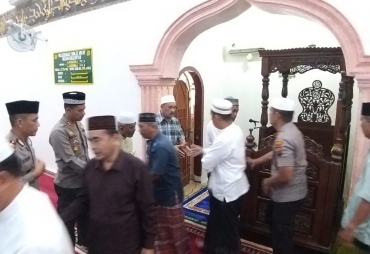 Kapolres Labuhanbatu lakukan sholat shubuh berjamaah di masjid Al-Ikhlasiah
