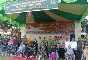 Binter Terpadu Kodim Labuhanbatu Serahkan Bantuan Kursi Roda