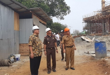 Kajari Tinjau Progres Pekerjaan Alun-Alun Kota Bengkulu