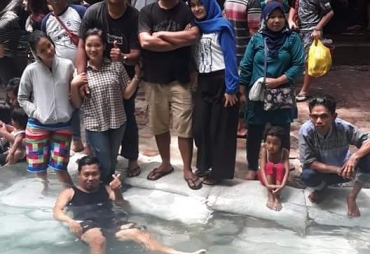 Alumni SMPN 5 Rantau Prapat gelar liburan bersama