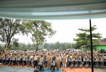 Terima Tornas Dari Gubernur Rohidin PPL Luapkan Kebahagiaan