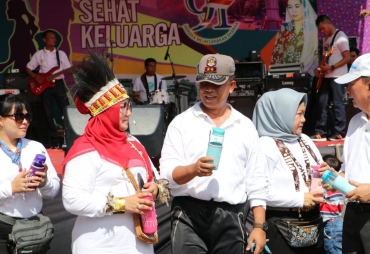 Peringati Hari Ibu Polda Bagikan 2000 tumbler minuman