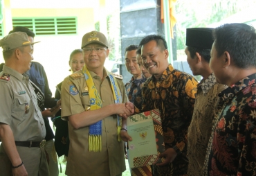 Warga 4 Kecamatan di Bengkulu Utara Terima Sertifikat Redistribusi Tanah Gubernur Rohidin