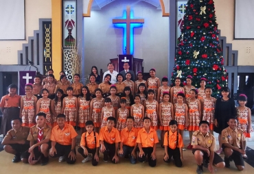 Bupati Karo Terkelin Brahmana didampingi Kadis Pendidikan Eddi Surianta Surbakti dan anak ASN se-Kabupaten Karo