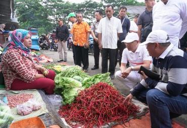 Blusukan ke Pasar Kepahiang Gubernur Rohidin Pantau Stabilitas Harga