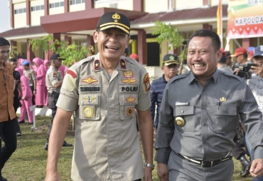 Bupati Kampar bersama Wakapolda Tanam Pohon Serentak di SPN Polda Riau