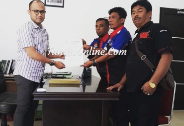 DPC LAMI Kabupaten Karo didampingi Pengurus PJTK Kornelius S Depari Serahkan Berkas Laporan Pengaduan dugaan Penyelewengan Dana Desa  diterima langsung oleh Arief Khadarman SH MH Kasintel Kejaksaan Negeri Kabupaten Karo Rabu (15/01/2020)