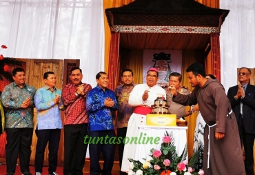 Ribuan Umat Katolik Ikuti Perayaan Ekaristi