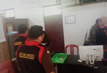 Tim Pidsus Kejari Geledah Kantor Satpol PP Kota