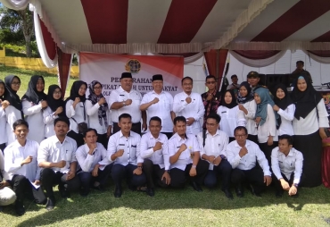 Kunker BS Gubernur Rohidin Serahkan 988 Sertifikat Tanah di Ulu Manna