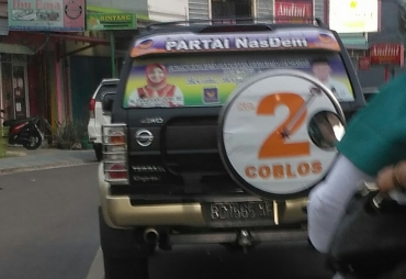 Mobil Paslon No Urut 2 Diduga Melanggar PKPU