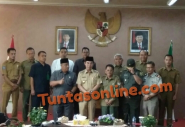 Bupati Rejang Lebong Foto Bersama dengan Jajaran BKPSDM