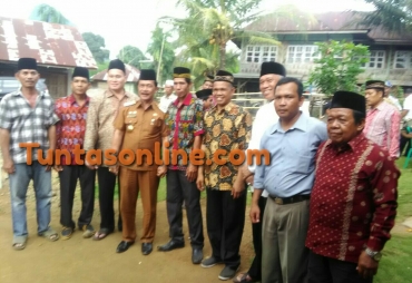 Bupati Ferry Ramli Berfoto Bersama